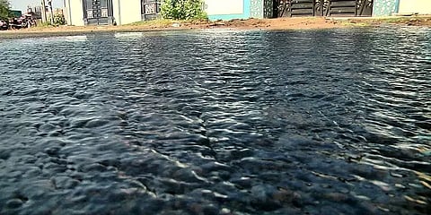 நெல்லை: குழாய் உடைந்ததால் சாலையில் ஆறுபோல் ஓடும் குடிநீர்... சரிசெய்ய பொதுமக்கள் கோரிக்கை