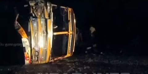 திண்டுக்கல்: அரசுப்பேருந்தும் லாரியும் நேருக்கு நேர் மோதி விபத்து