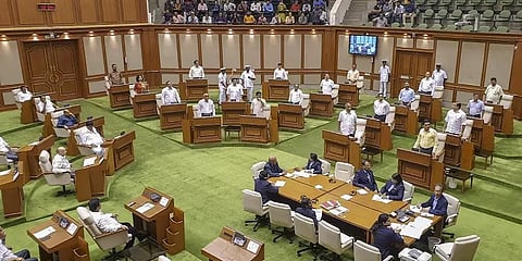 பாஜக Vs காங்கிரஸ் @ கோவா... - இந்தியாவின் மிகச் சிறிய மாநிலத்தில் கடும் போட்டி ஏன்?