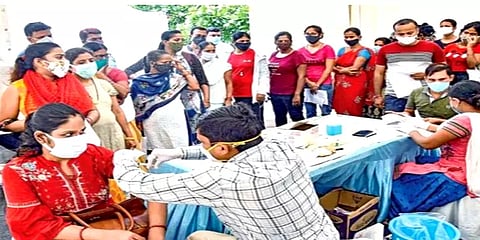 மெகா தடுப்பூசி முகாம்: பிற்பகலிலேயே இலக்கை தாண்டி அதிகமாக போடப்பட்ட தடுப்பூசி