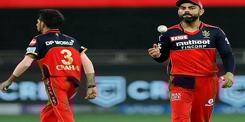 அட்டகாசமான பவுலிங்; திணறிய மும்பை - 54 ரன்கள் வித்தியாசத்தில் ஆர்சிபி வெற்றி