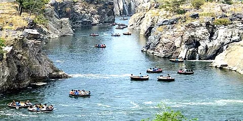 ஒகேனக்கல்: கடும் கட்டுப்பாடுகளுடன் சுற்றுலா பயணிகளுக்கு இன்று முதல் அனுமதி