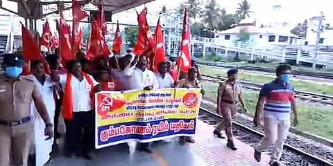 புதிய வேளாண் சட்டங்களை எதிர்த்து  தொடங்கியது நாடு தழுவிய முழு அடைப்பு போராட்டம்