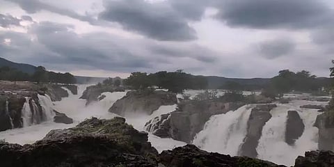 ஒகேனக்கல்லில் 6 மாதங்களுக்குப் பிறகு சுற்றுலாப் பயணிகள் அனுமதி