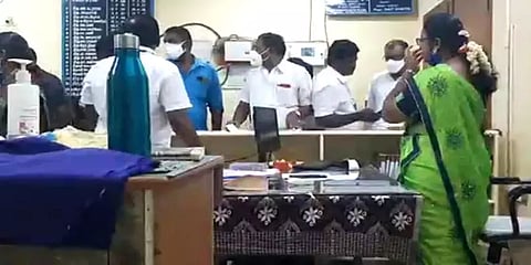 சேலம்: சூரமங்கலம் சார்பதிவாளர் அலுவலகத்தில் லஞ்ச ஒழிப்புத்துறை அதிரடி சோதனை