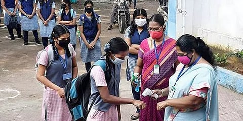 “6 முதல் 8-ம் வகுப்பு வரை பள்ளிகள் திறப்பு இப்போதைக்கு இல்லை” - மக்கள் நல்வாழ்வுத்துறை