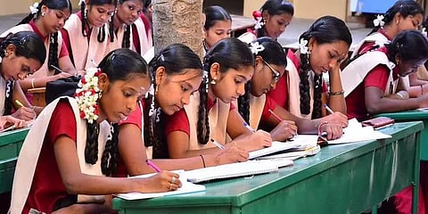 நவம்பர் மாதம் முதல் 1- 8ம் வகுப்புகள் தொடங்கும் - தமிழ்நாடு அரசு அறிவிப்பு