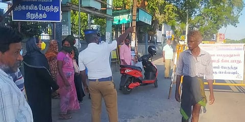 நெல்லை: ஒரு கி.மீ தூரம் தள்ளி மாற்றப்பட்ட கண் மருத்துவமனை பஸ் டாப் - பொதுமக்கள் திணறல்