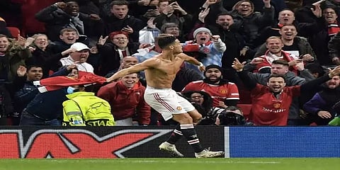 கோல் அடித்த மகிழ்ச்சியில் சட்டையை கழற்றி வீசிய ரொனோல்டோ - மஞ்சள் கார்டு கொடுத்த நடுவர்!