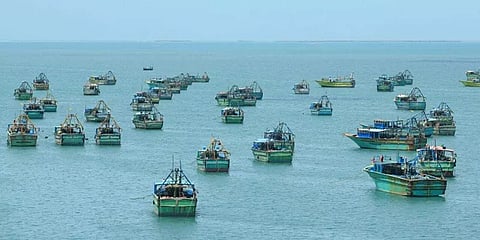 ராமேஸ்வரம் மீனவர்களுக்கு இன்று அனுமதி சீட்டு கிடையாது -கடல் சீற்ற எச்சரிக்கையால் அறிவிப்பு