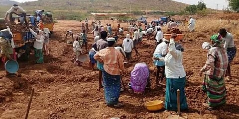 நூறுநாள் வேலைத் திட்டம் விவசாயத்திற்கே ஆபத்தா?: சீமான் பேச்சும் உண்மை நிலவரமும்- ஓர் அலசல்