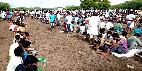 கமுதி: ஆண்கள் மட்டுமே வழிபடும் எல்லை பிடாரி அம்மன் கோயில் வினோத திருவிழா