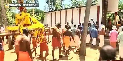 தமிழகத்தில் இருந்து கேரளாவுக்கு பல்லக்கில் ஊர்வலமாகச் செல்லும் சாமி சிலைகள்