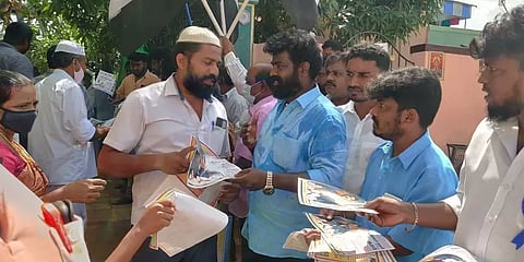 உள்ளாட்சி தேர்தல்: விஜய் புகைப்படத்துடன் பிரசாரம் செய்யும் விஜய் மக்கள் இயக்க வேட்பாளர்கள்