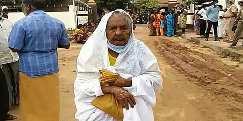 “பிள்ளைகள் விரட்டிவிட்டார்கள்; என்னை கருணைக்கொலை செய்து விடுங்கள்” - தவிக்கும் மூதாட்டி