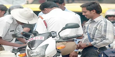 மதுரை: கூகுள் பே மூலம் வசூலிக்கப்படும் போக்குவரத்து விதிமீறல் அபராதம்