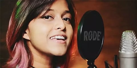 ஒற்றை சிங்கள பாடல், 140M+ பார்வைகள்... யார் இந்த வைரல் நாயகி யோஹானி?!