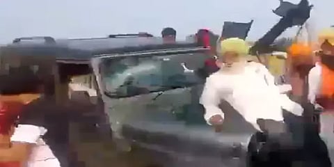 லக்கிம்பூரில் விவசாயிகள் மீது கார் மோதிய சம்பவம் - வெளியானது தெளிவான வீடியோ காட்சிகள்