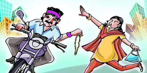 கிருஷ்ணகிரி: பெண்ணிடம் 7 சவரன் நகையை பறித்துச் சென்ற நபரை தேடும் போலீசார்