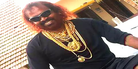 மதுரை: நன்னடத்தை பத்திரம் எழுதிக் கொடுத்த பிரபல ரவுடி வரிச்சியூர் செல்வம்