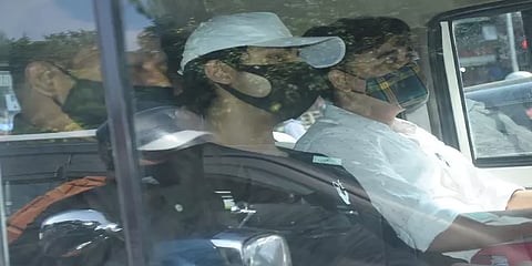 போதைப்பொருள் விவகாரம்: 3 நாட்கள் காவல் முடிந்து ஷாருக்கான் மகன் நீதிமன்றத்தில் ஆஜர்