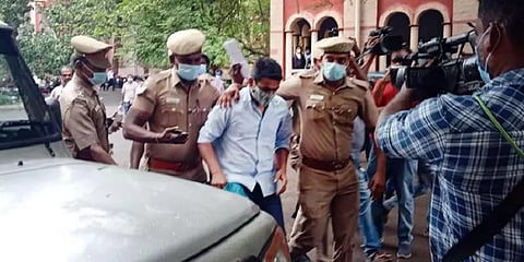 பெண் அதிகாரி பாலியல் வன்கொடுமை வழக்கு: விமானப்படை விசாரணைக்கு மாற்றப்பட்டதை எதிர்த்து மனு