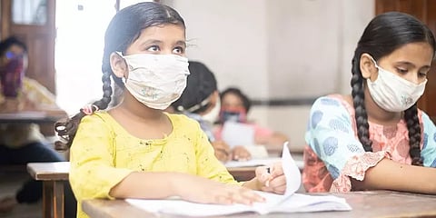 தற்போதே தொடங்கிய 1-8 வகுப்புகள்: விதிகளை மீறும் தனியார் பள்ளிகள்?