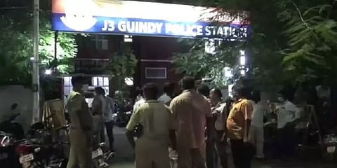 சென்னை: மாநகர பேருந்து ஓட்டுநரை தாக்கிய பள்ளி மாணவர்களை கைதுசெய்யக்கோரி போராட்டம்