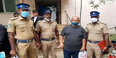 ‘மனைவியிடம் காட்டிவிட்டு வருகிறேன்’ - ஆன்லைனில் நகைகளை ஆர்டர் செய்து நூதன மோசடி செய்த நபர்