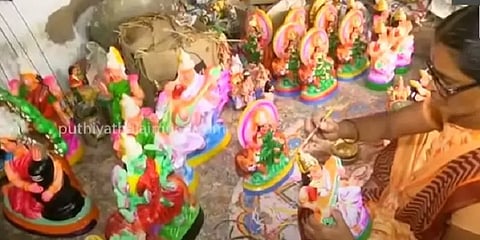 “கடைவிரித்தோம் கொள்வாரில்லை” - மதுரை கொலு பொம்மை உற்பத்தியாளர்கள் வேதனை