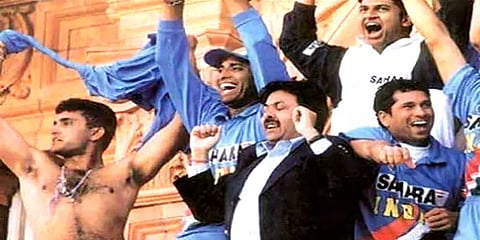 'கிரிக்'கெத்து 4: கங்குலி அன்று கழற்றிச் சுழற்றியது சட்டையை அல்ல... அது சாட்டை!