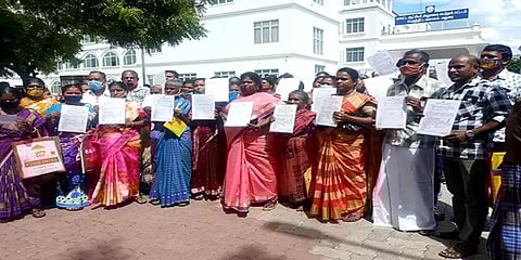 மதுரை: கட்டாத வீட்டை தூய்மையாக வைக்க வேண்டும் என வந்த குறுஞ்செய்தியால் பயனாளிகள் அதிர்ச்சி