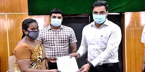 உதவிகேட்டு மனு அளித்த பெண்ணுக்கு ஒருமணி நேரத்தில் பணிநியமன ஆணை வழங்கிய ஆட்சியர்