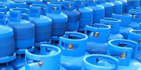 இலங்கையில் விண்ணை முட்டும் விலைவாசி உயர்வு - ரூ.2,657க்கு விற்பனையாகும் எரிவாயு சிலிண்டர்