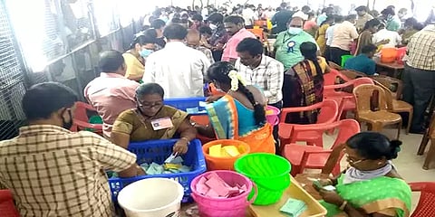 வாக்கு எண்ணும் மையங்களுக்குள் பத்திரிகையாளர்களை அனுமதிக்க மறுப்பதாக புகார்