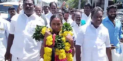 திருவாரூர்: பள்ளிவாரமங்கலத்தில் 8 வாக்குகள் வித்தியாசத்தில் வெற்றி பெற்ற திமுக வேட்பாளர்