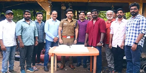 விஜய் ஆண்டனியின் 'கோடியில் ஒருவன்’ - 25 வது நாளை கேக் வெட்டிக் கொண்டாடிய படக்குழுவினர்