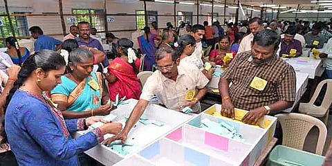 பெரும்பாலான மாவட்ட ஊராட்சி தலைவர் பதவியை கைப்பற்றும் திமுக