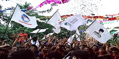 உள்ளாட்சித் தேர்தல்: இதுவரை 77 இடங்களில் வெற்றி பெற்றுள்ள விஜய் மக்கள் இயக்கம்