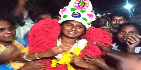 21 வயதில் ஊராட்சி மன்ற தலைவராக தேர்ந்தெடுக்கப்பட்டுள்ள பொறியியல் பட்டதாரி பெண்