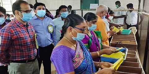 வாக்கு எண்ணும் பணி 98% நிறைவு - தேர்தல் ஆணையம்