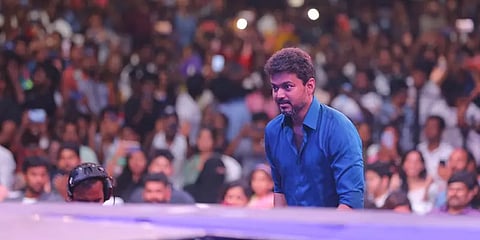 கவனம் பெறும் விஜய் மக்கள் இயக்கத்தினரின் வெற்றி - அரசியலில் ஆழம் பார்க்கிறாரா விஜய்?