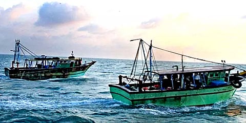 எல்லை தாண்டி மீன்பிடித்ததாக 23 தமிழக மீனவர்களை கைது செய்த இலங்கை கடற்படை