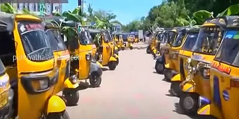 மதுரை: மாட்டுதாவணியில் ஆயுத பூஜையை வெகு விமர்சையாகக் கொண்டாடிய ஆட்டோ ஓட்டுநர்கள்