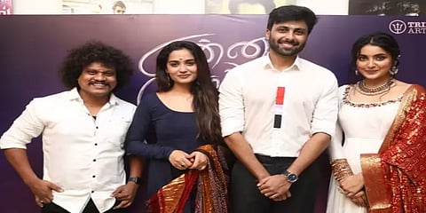 அஸ்வின் - புகழின் ‘என்ன சொல்ல போகிறாய்’ படப்பிடிப்பு நிறைவு: கேக் வெட்டி கொண்டாட்டம்