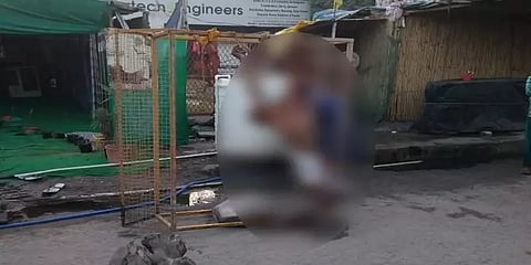 கை வெட்டப்பட்டு தலைகீழாக தொங்கும் சடலம் - புனித நூலை அவமதித்ததாக கூறிக் கொலையா?