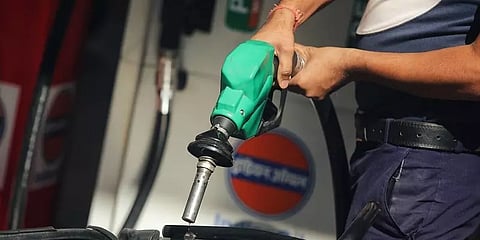 நாடெங்கும் இன்றும் உயர்ந்துள்ள பெட்ரோல், டீசல் விலை