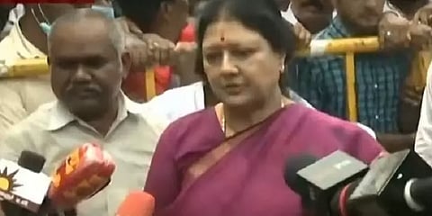 ”எனது 4 வருட பாரத்தை இறக்கி வைத்துள்ளேன்”- ஜெயலலிதா நினைவிடத்தில் சசிகலா பேட்டி