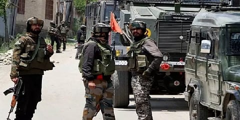 ஜம்மு - காஷ்மீர்: 2 தொழிலாளர்கள் படுகொலை; எச்சரிக்கை விடுத்த தீவிரவாத அமைப்பு