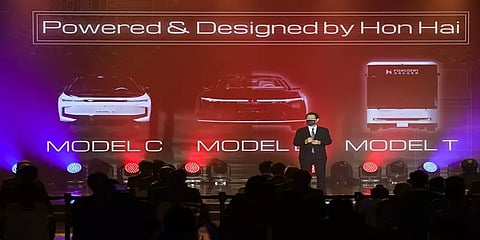 3 எலெக்ட்ரிக் வாகனத்தை மாதிரியாக உருவாக்கி உள்ள ஃபாக்ஸ்கான் நிறுவனம்